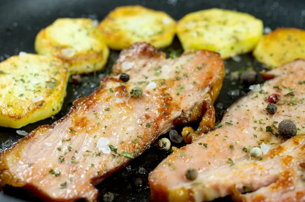 Bacon and potatoes in the pan. — Stock Photo, Image