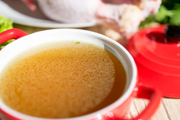 Caldo de galinha, caldo de caldo, sopa clara . — Fotografia de Stock