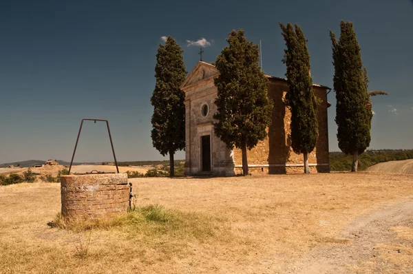 Capela toscana no outono — Fotografia de Stock