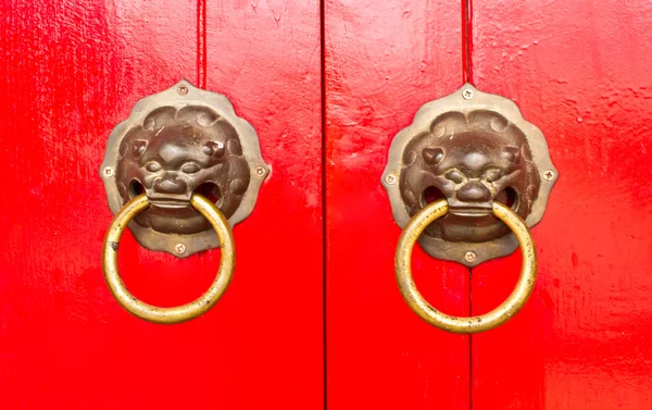 Vieille porte rouge chinoise — Photo