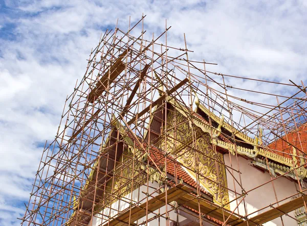 Repairing the roof temple — Stock Photo, Image