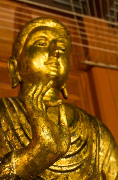 Altın Buda heykeli — Stok fotoğraf