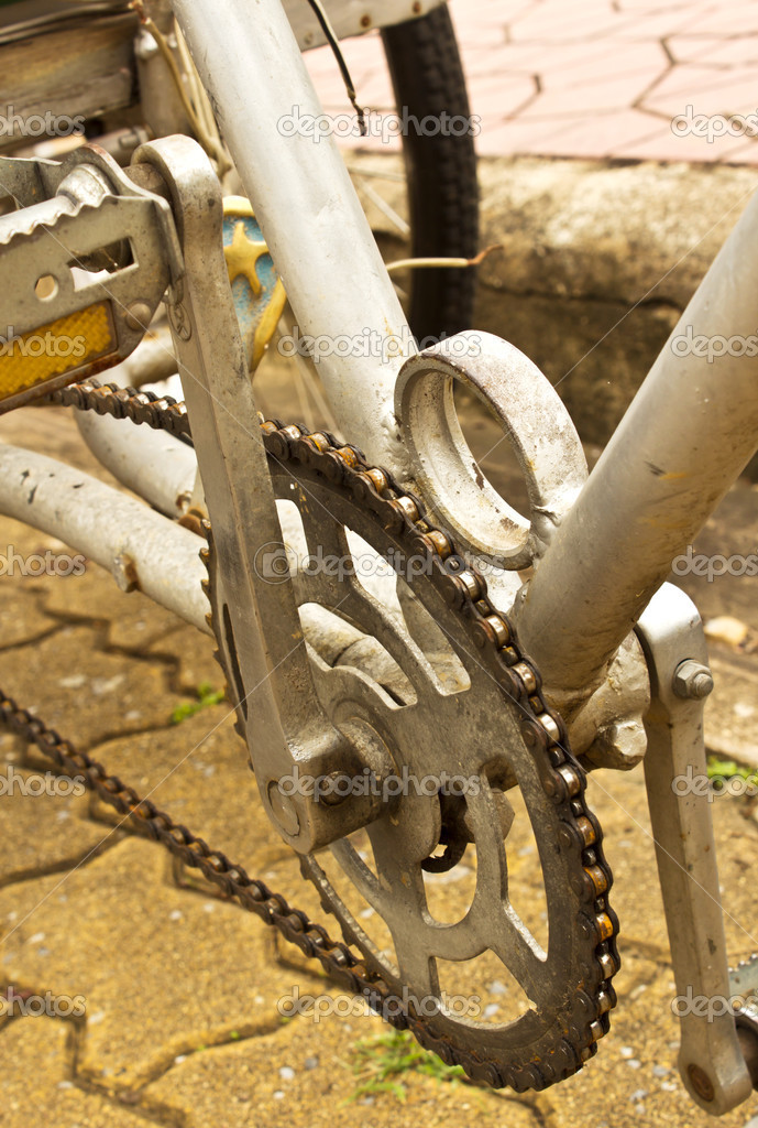 depositphotos_42825377-stock-photo-old-bicycle-crank-set-pedal.jpg