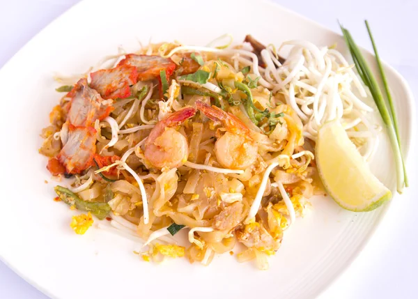 Тайская кухня Pad Thai — стоковое фото