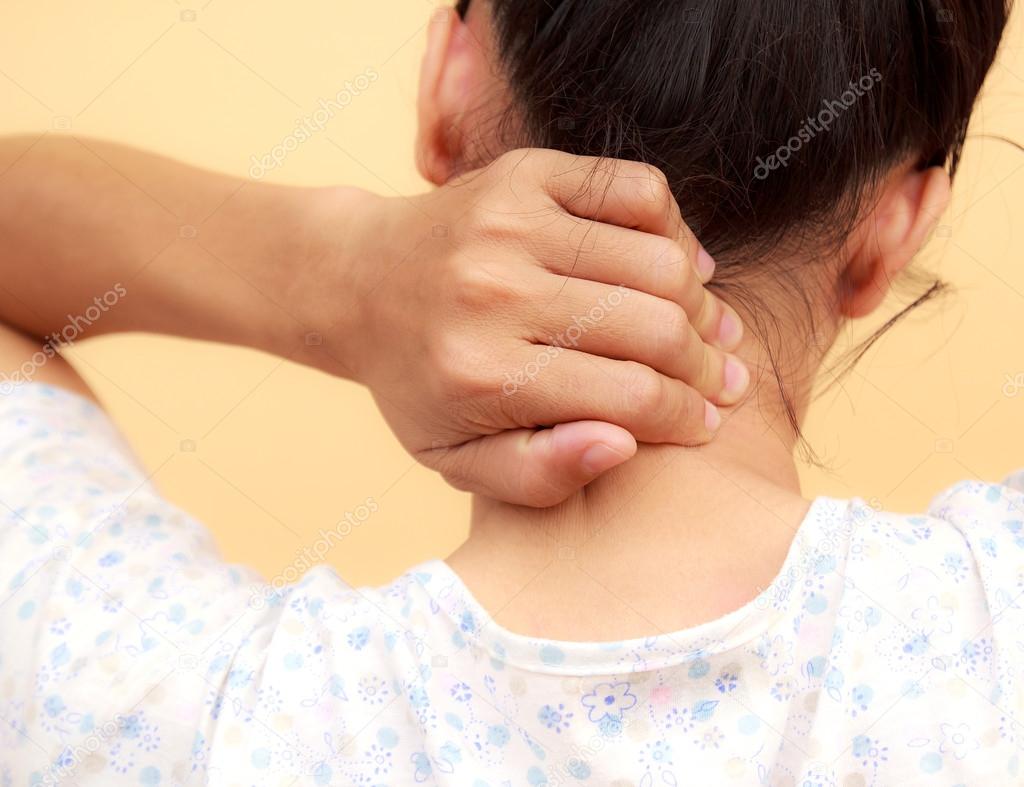  Woman neck pain