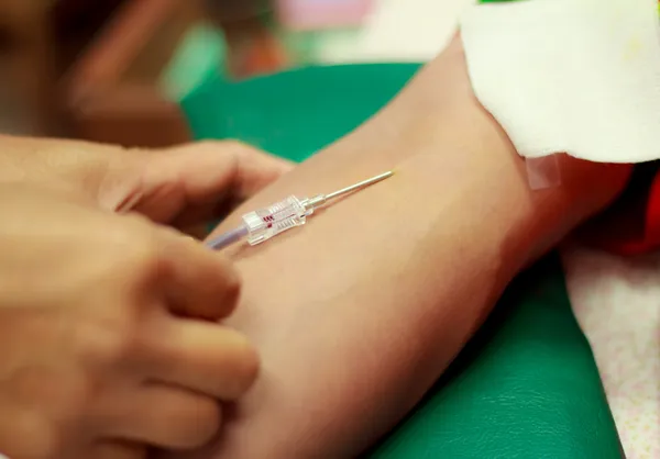 Enfermera tomando extracción de sangre —  Fotos de Stock