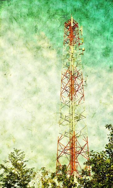 Communication tower, with grunge background — Stock Photo, Image