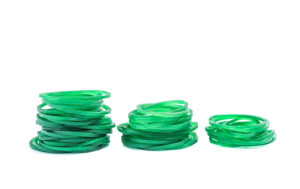 Bandas de borracha verde contra um fundo branco — Fotografia de Stock