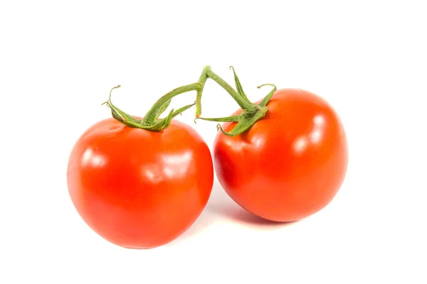 Dos tomates rojos frescos aislados sobre un fondo blanco — Foto de Stock