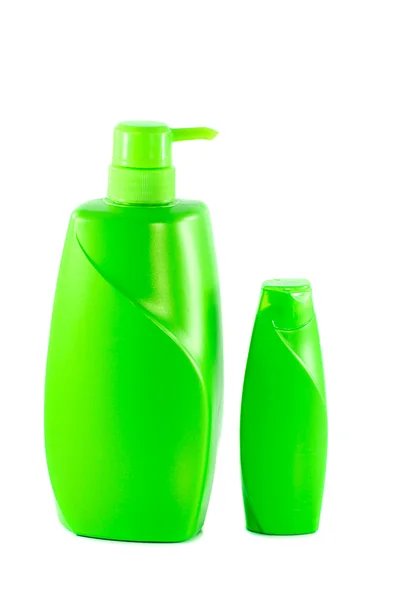 Dois frasco de shampoo verde no fundo branco — Fotografia de Stock