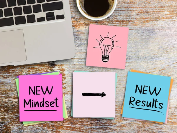 New Mindset New Results Sticky Note Wood Table Motivation Inspiration — Zdjęcie stockowe