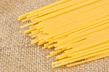 çuval bezi üzerine spagetti