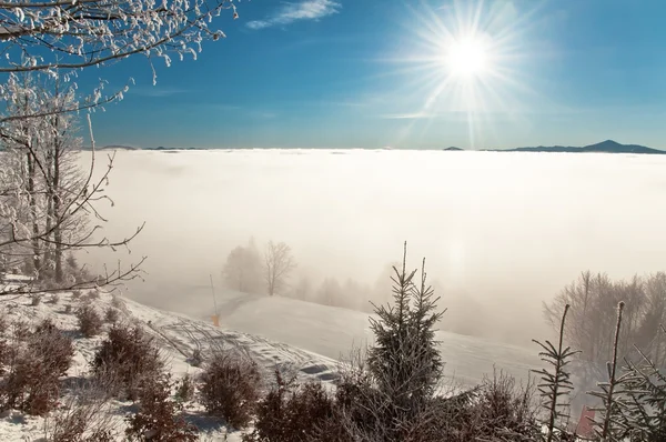 Mgła na ośrodek narciarski — Zdjęcie stockowe