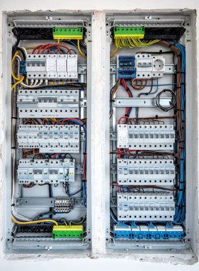 Devre kesicili elektrik santrali. Elektrik arkaplanı