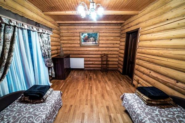Komfortables Blockhaus Holzzimmer Erwartet Die Gäste — Stockfoto