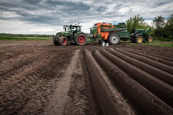 Trator Com Produtos Químicos Campo Agrícola — Fotografia de Stock