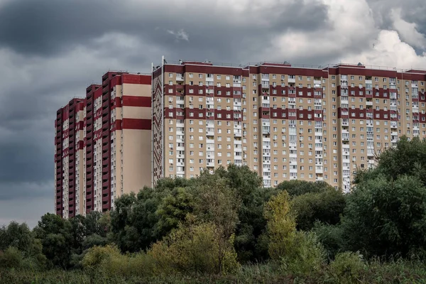 Ordinary Huge Apartment Building Condominium Middle Green Trees Stormy Clouds — стоковое фото