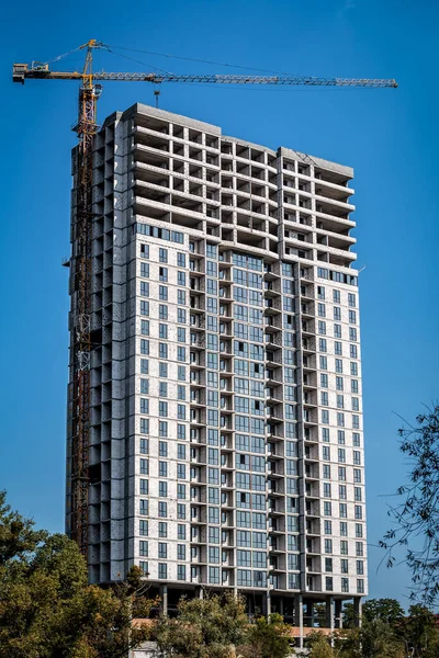 Common Condominium Skyscraper Crane Construction Site — Stockfoto