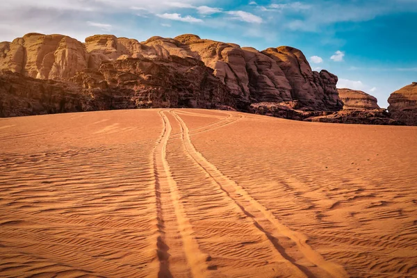 Auto Bandensporen Rode Woestijn Wadi Rum Jordanië — Stockfoto
