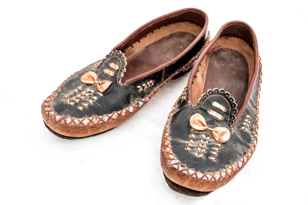 Esrarengiz Gutsul Geleneksel Ayakkabıları Karpatlar Eski Insanları Beyazlar Üzerinde Izole — Stok fotoğraf