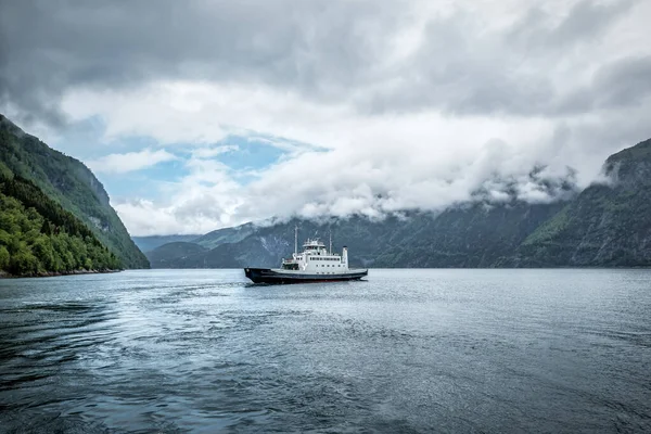 Ferryboat Sailing Fjord Norway Σκανδιναβία Ευρώπη Royalty Free Φωτογραφίες Αρχείου