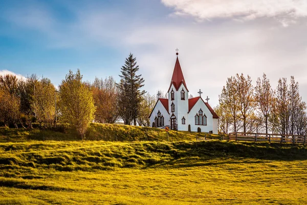 Bela Igreja Escandinava Branca Islândia Nascer Sol — Fotografia de Stock