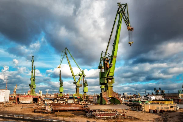 Enorme Havenkranen Industriële Zeezone Goederenvervoer Concept Gdansk Polen — Stockfoto