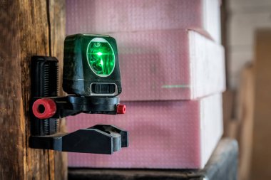 İnşaat işleri için profesyonel lazer ölçüm seviyesi. Sanayi araçları