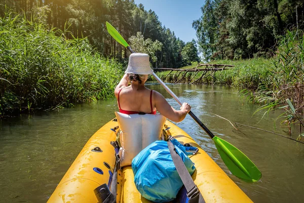 Woman Oar Rafts Wild River Yellow Kayak Sunny Day —  Fotos de Stock
