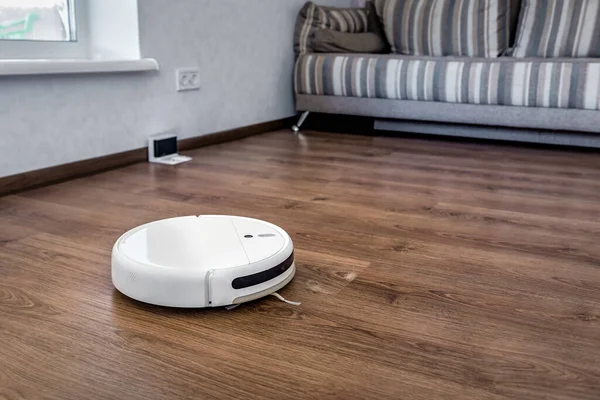 White Robotic Vacuum Cleaner Laminate Wooden Floor Smart Cleaning Technology — Stockfoto