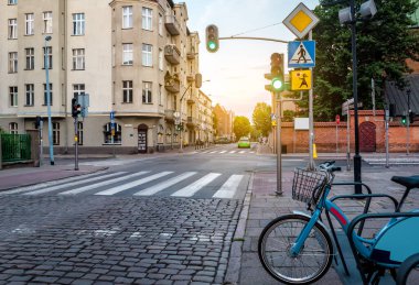 A traffic light with a green light on the pavement street of the old town