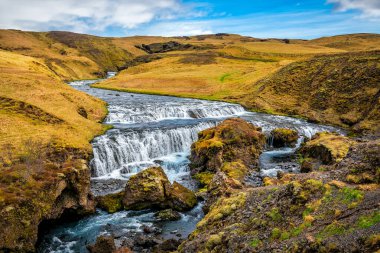 Laugavegur 'dan Skoga nehri ünlü Skogafoss şelalesinin hemen üstünde. İzlanda