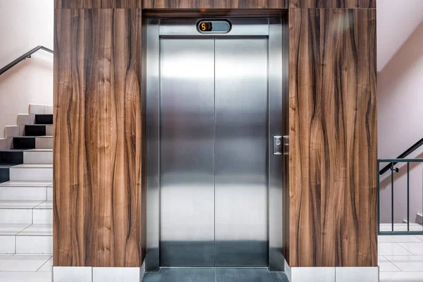 Hiss Bekväma Lägenheter Byggnad — Stockfoto