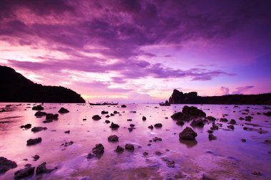 ada deniz taşları günbatımı phi phi, Tayland