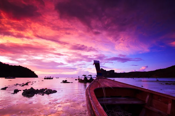 Tengeri kövek at sunset Phi Phi-sziget-Thaiföld — Stock Fotó