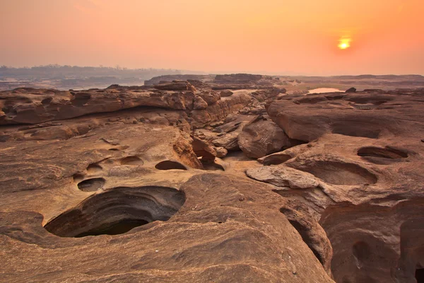 Fori rocciosi Vista sulla pietra Sam-Pan-Bok Grand Canyon in Thailandia — Foto Stock