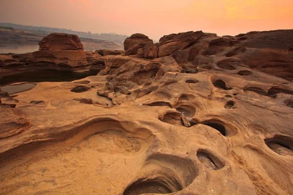 Fori rocciosi Vista sulla pietra Sam-Pan-Bok Grand Canyon in Thailandia — Foto Stock