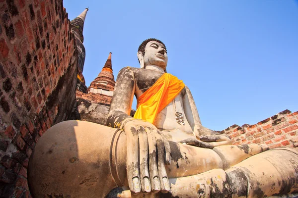 Buddha viejo en viejo templo Casco antiguo —  Fotos de Stock