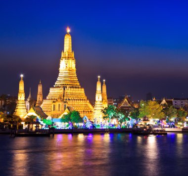 Wat Arun Temple in bangkok thailand clipart