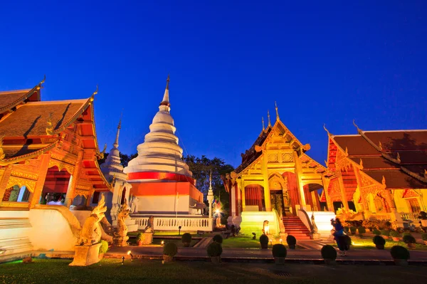 Время в Сумерках храма Пхра Сингх Вихарн Чианг Май Таиланд — стоковое фото