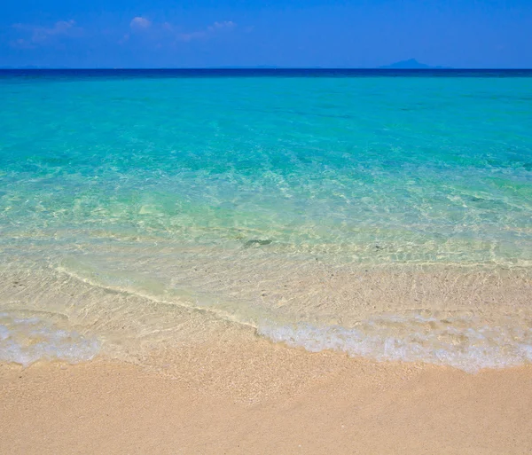 海滩和热带海砂的泰国海 — 图库照片