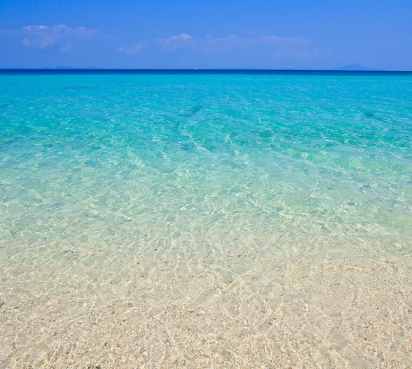 Plage et mer tropicale sable de la mer de Thaïlande — Photo