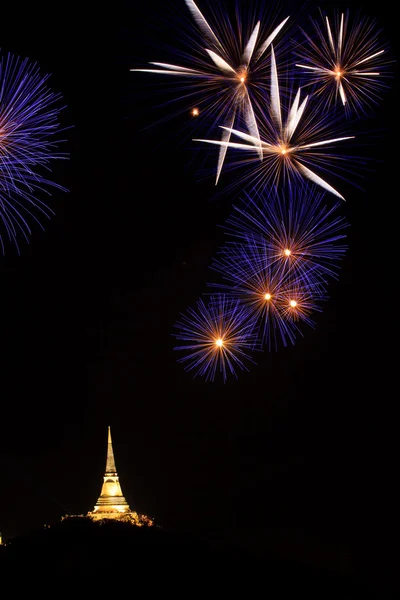 Kleurrijke vuurwerk — Stockfoto