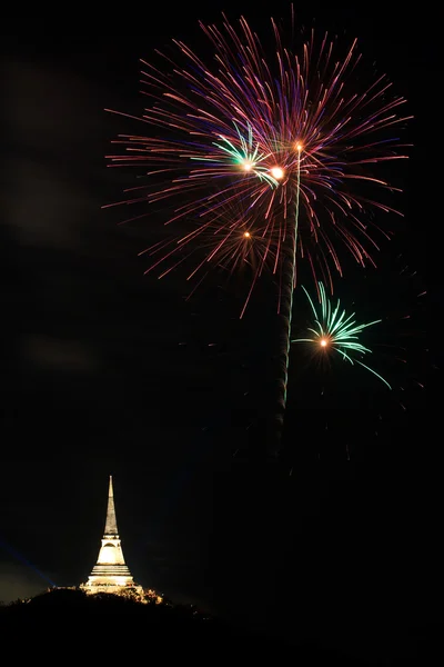 Fogos de artifício coloridos — Fotografia de Stock