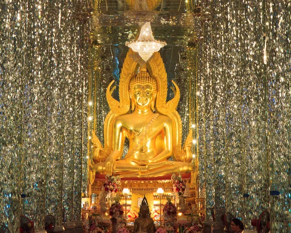 Golden Buddha statue at Cathedral glass, Temple in Thailand — Stock Photo, Image