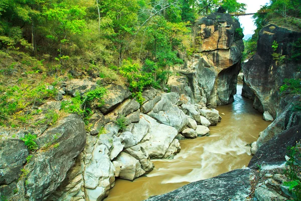 OB luang berg rivier in het forest, thailand — Stockfoto