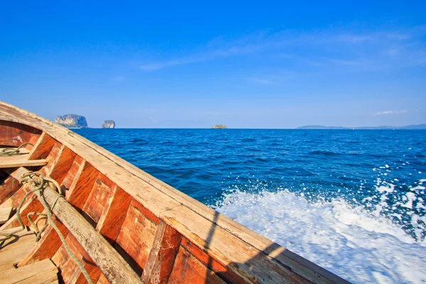 Schip neus voorzijde bekijken poda eiland thailand — Stockfoto