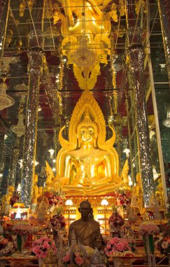 Katedral camlar, tapınak Tayland altın buddha heykeli