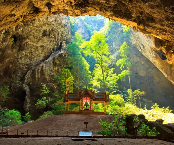Caverna e pavilhão Ásia Prachuap Província de Khiri Khan Tailândia — Fotografia de Stock