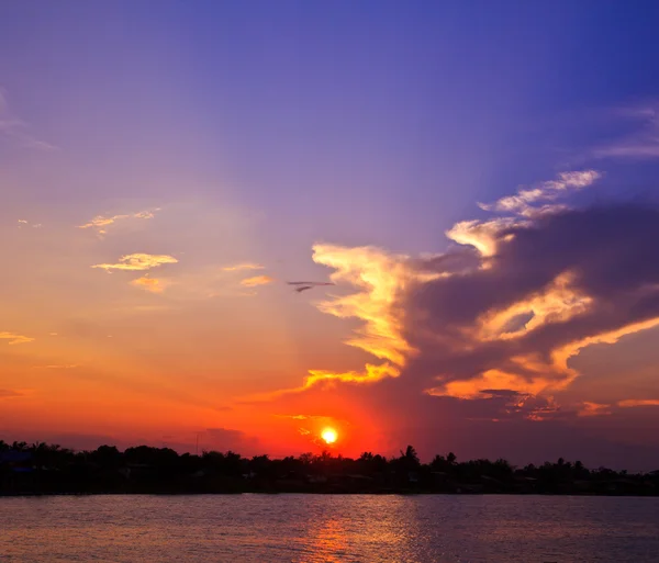 Zonsondergang hemel en wolken aard achtergronden — Stockfoto